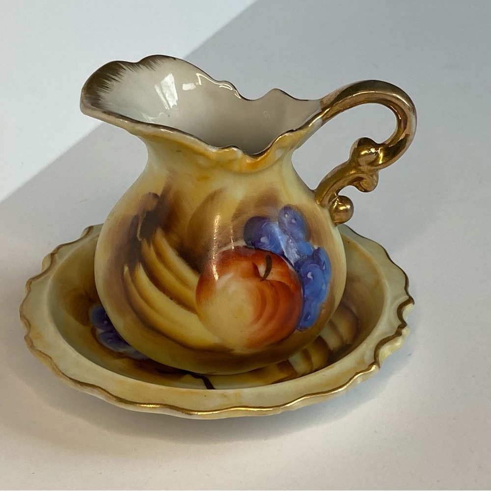 Vintage Enesco E2359 Mini Fruit Creamer Pitcher Basin Gold handle trim Japan EUC